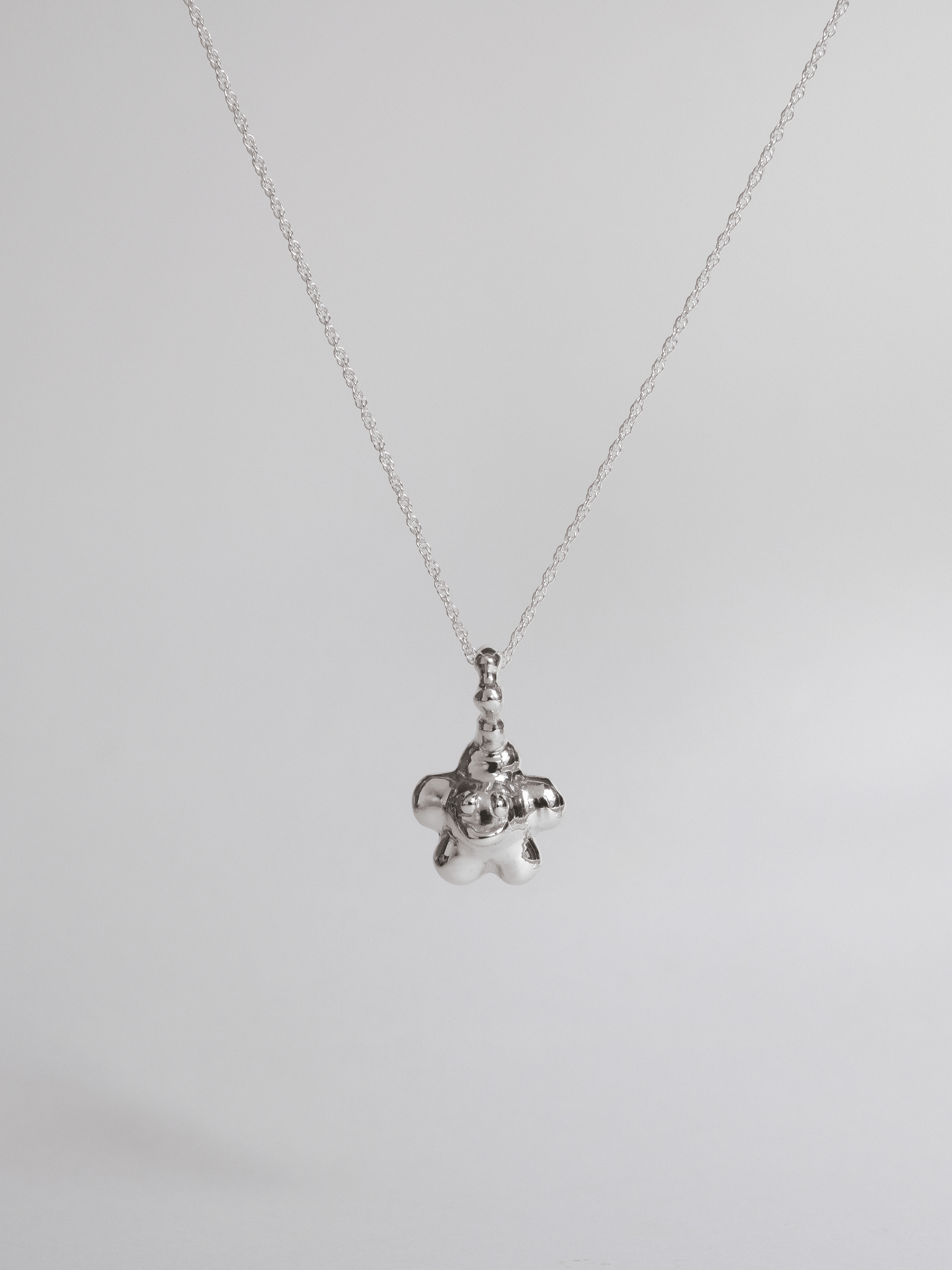 アクセサリー Cross flower smiley necklace SALUTExEVAE CROSS FLOWER SMILEY NECKLACE